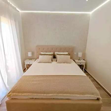 Lovely Terrace Apart. Downtown דירה *