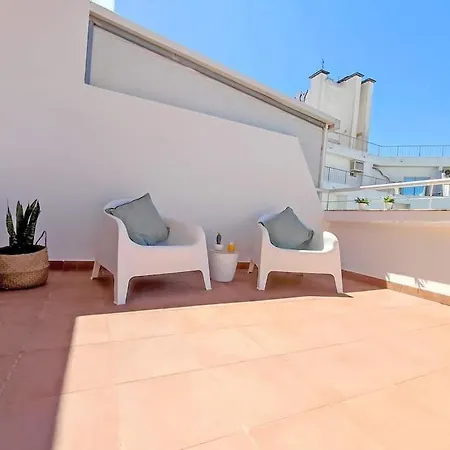 Lovely Terrace Apart. Downtown דירה