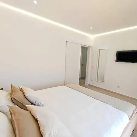 Lovely Terrace Apart. Downtown Appartement *